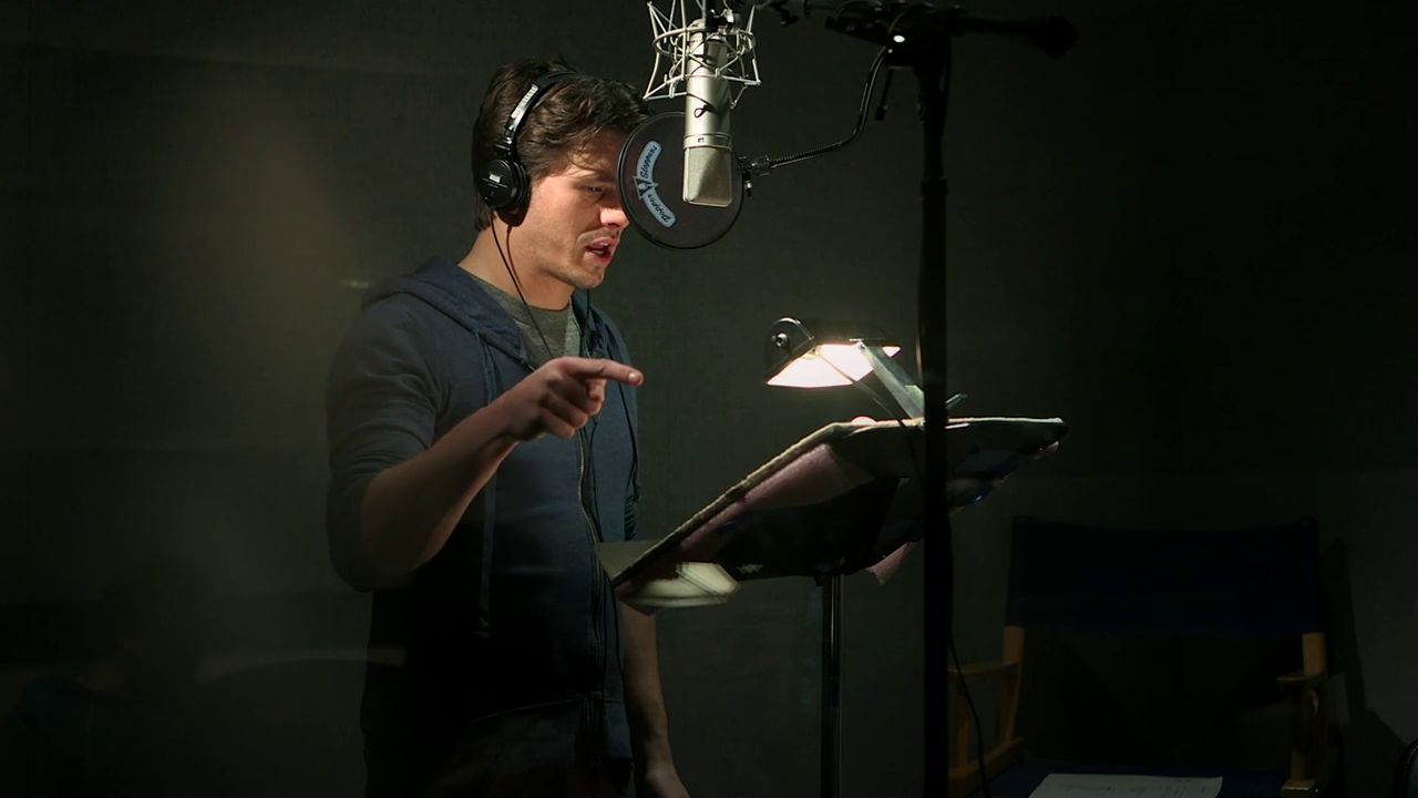 Озвучить рекламу. Девушка в студии звукозаписи. Звукозапись студия озвучка. Озвучить вслух. Озвучка мультфильмов.